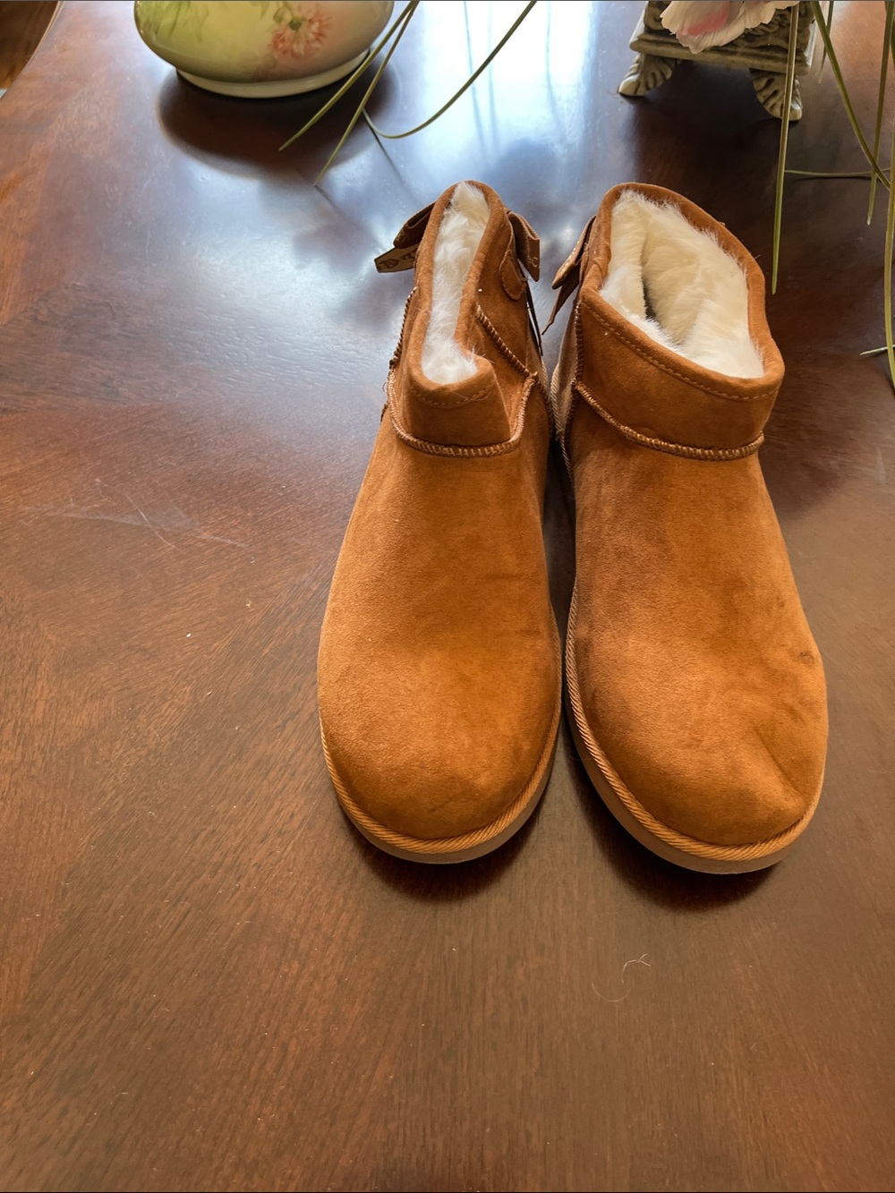 Juicy Couture Tan Women’s Slip-On Loafers